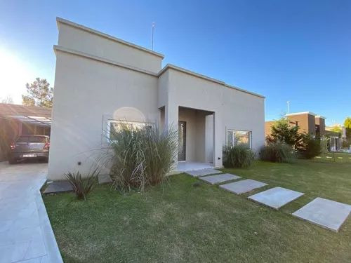 Venta Canning Barrio Cerrado Casa 2 Dormitorios  Lote 1080m2 Con Cochera Y Piscina 