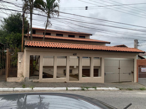 Casa Com Algumas Reformas, Precisa De Pintura Porem Excelente Localização A 05 Minutos Da Avenida Dos Estados