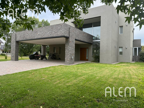 Hermosa Casa En Los Naranjos