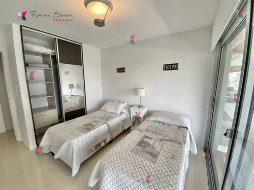 Venta De Apartamento De 2 Dormitorios Y Medio En Edificio Icon Brava