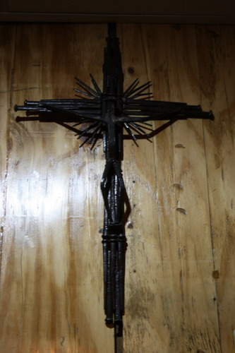 Crucifijo Metálico De Clavos Antiguos