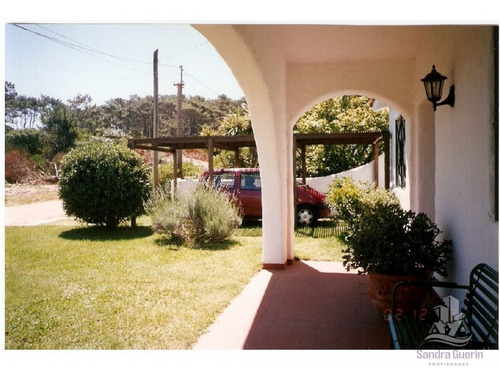 Casa En Brava, 3 Dormitorios *- Ref: 28750