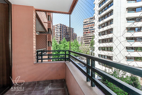 Amplio Departamento En Venta De 3 Dorm. En Las Condes