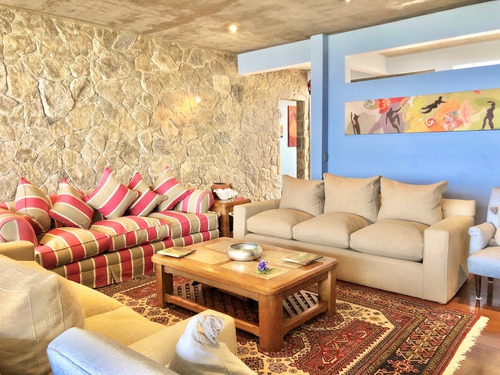 En Venta Interesante Y Sólida Casa En Costa Cachagua