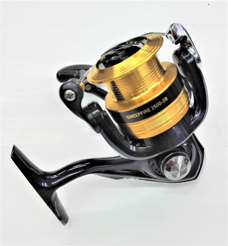 Reel Frontal Spinning Daiwa Sweepfire 2500 - 2b Car Aluminio