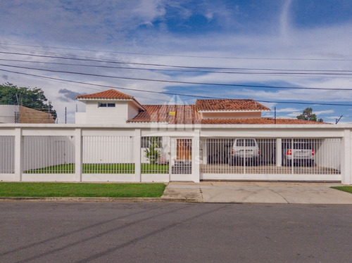 Imagen 1 de 15 de Adriana Atienzo Vende | Hermosa Y Exclusiva Casa En Urb. Guaparo (foc-569)