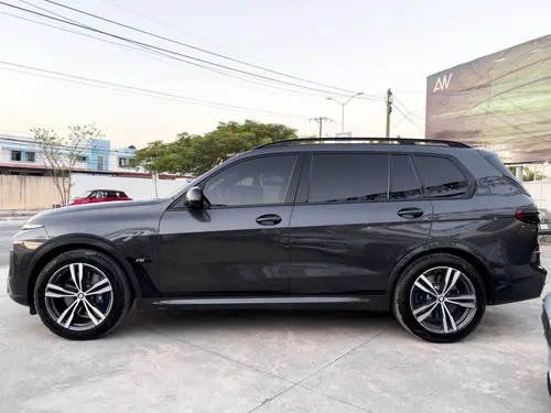 BMW X7 4.4 V8 M60I