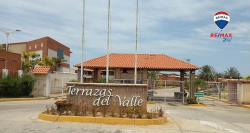 Imagen 1 de 8 de Re/max 2mil Vende Práctico Y Confortable Townhouse En El Valle - Isla De Margarita