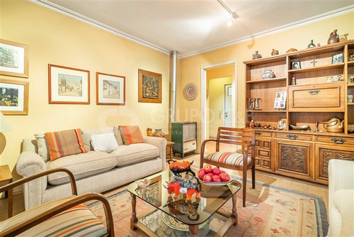 Casa En Venta De 5 Dorm. En Macul