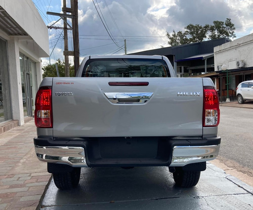Imagen 6 de 15 de Toyota Hilux D/cabina 2.8 Tdi Sr 4x4 0km My2023 Disponible
