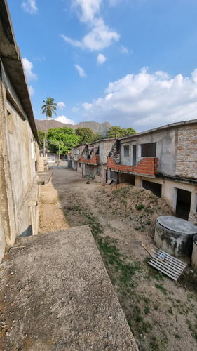 En Venta Proyecto De 14 Townhouses Terminados En Obra Gris