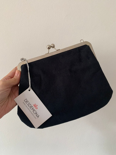 Cartera Con Cierre Pellizco Plateado, Gamuza Negra