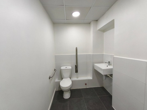 Gran Piso Comercial Con Planta Libre, Privados, Ascensor.