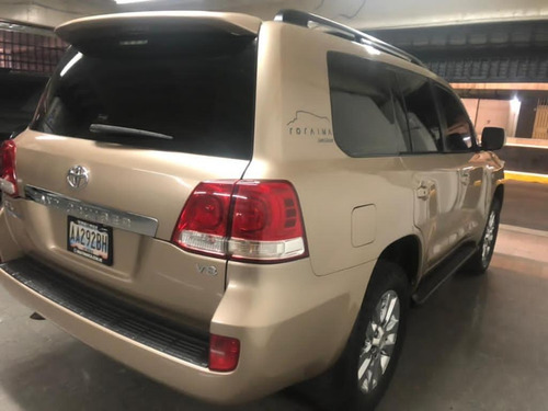 Toyota Land Cruiser V8