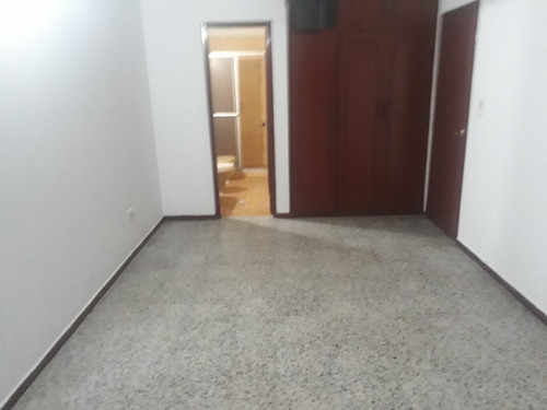 Imagen 8 de 12 de Alquilo Casa 2 Piso Departamental