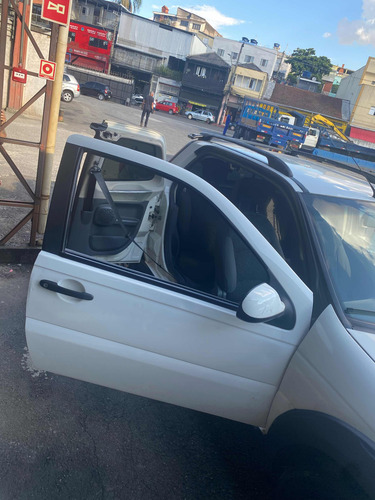 Fiat Strada 1.6 16v Trekking Cab. Dupla Flex 3p