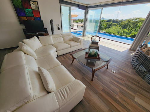 Venta De Casa Crisantemo Con Alberca Climatizada, Jacuzzi, Vistas Panorámicas Y Bonita Terraza En Fracc Rancho San Diego Ixtapan De La Sal Edomex