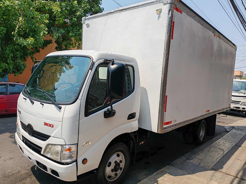 Hino 300 616 Modelo 2015 Caja Seca Diesel Nacional