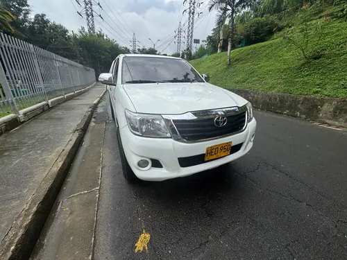 Toyota Hilux Hilux Disel 4x2 doble cabina full motor 2500