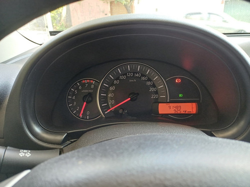 Nissan March 1.6 16v Sv 5p