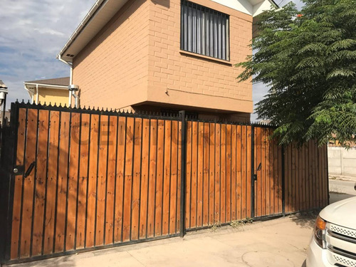 Linda Y Acogedora Casa Aislada De 2 Pisos En Villa Solar ...