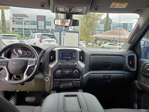 Imagen 11 de 15 de Chevrolet Cheyenne 2020 5.4 2500 Doble Cab Lt Z71 4x4 At