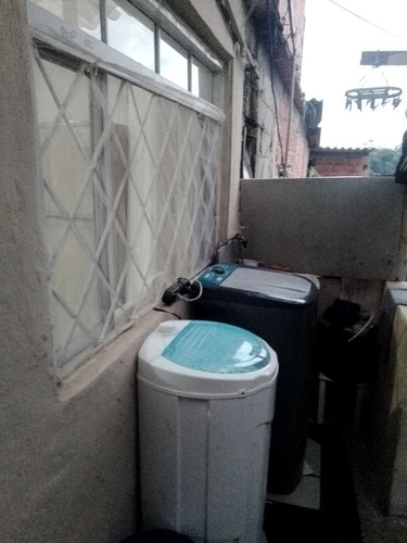 Terreno Com 3 Casas Sendo Uma Com 2 Cômodos E 2 Com 3 Cômodo