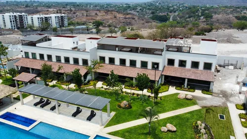Casa En Fraccionamiento Con Alberca Y Seguridad