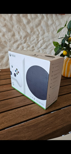 Microsoft Xbox Series S 512gb Cor Branco 2 Controles Branco