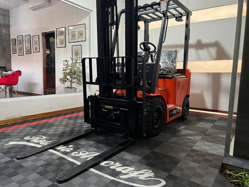 Autoelevador Eléctrico 1.5 Toneladas Desplazador Apilador