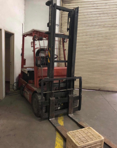 Imagen 2 de 25 de Autoelevador Toyota 2tn Electrico C/bateria Y Cargador Envio