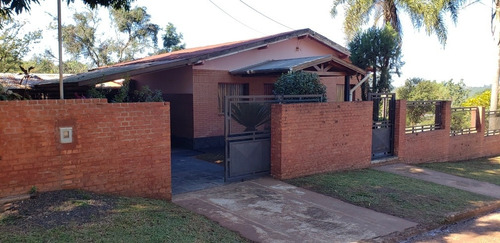 Casa 3 Habitaciones,2 Baños,cocina Comedor,  Garaje, Parque.escucho Posibles Permutas Vehículos. 