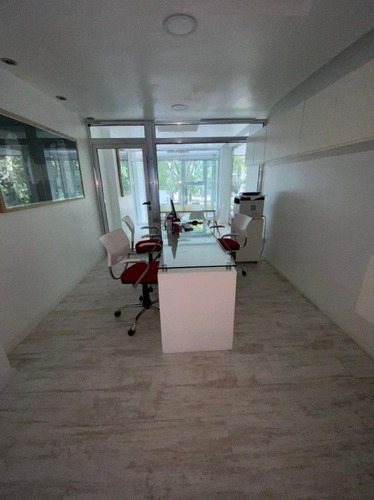 Imagen 9 de 17 de Oficina En Venta- Excelente Estado Y Ubicacion. Financiacion
