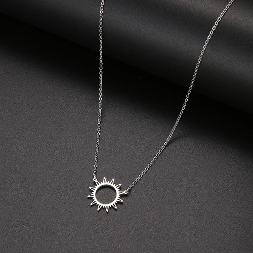 Imagen 2 de 4 de Collar Mujer Plata Dije Minimalista Sol Hueco Acero Belcher