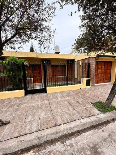 Hermosa Casa De Tres Dormitorios En Venta!!!!