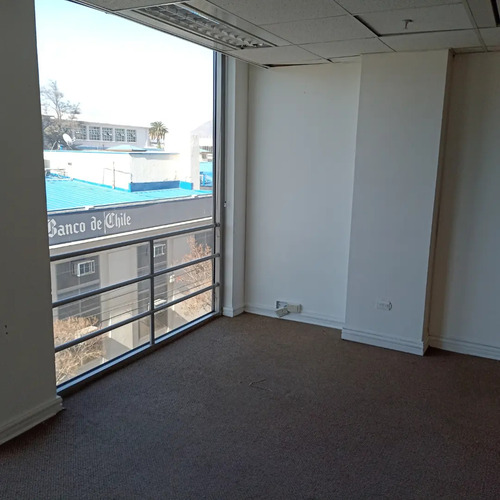 Oficina Central 60 M2 En Edificio Con Estacionamiento