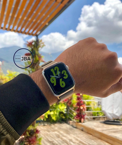 Imagen 4 de 4 de Smart Watch W26+ Última Versión