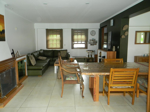 Hermosa Casa De 6 Ambientes En San Isidro