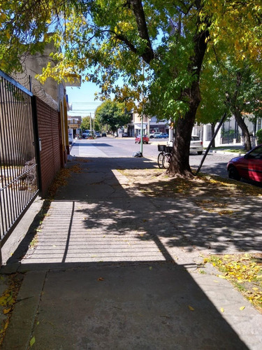 Imagen 14 de 15 de Casa En Banfield Oeste, Zonificación R2-1