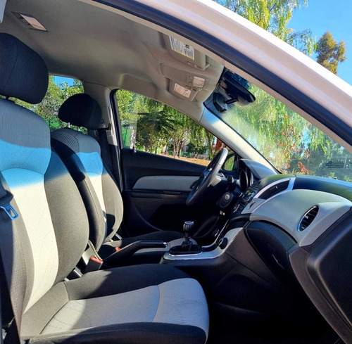 Imagen 4 de 9 de Chevrolet Cruze 2014 1.8 Ls Mt