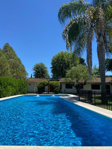 Imagen 1 de 25 de Casa Con Hermoso Parque En B° Los Robles Del Monarca Dueño Vende