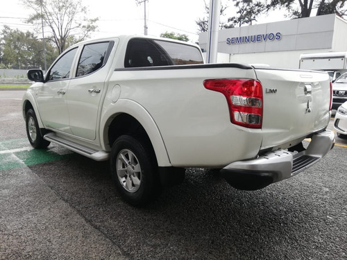 Imagen 7 de 13 de Mitsubishi L200 2018 2.4 Cabina Doble 4x2 Mt