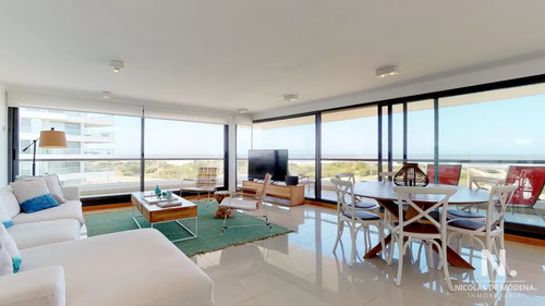 Pent House De 3 Dormitorios En Suite En Edificio Blue Bird , Punta Del Este , Playa Brava
