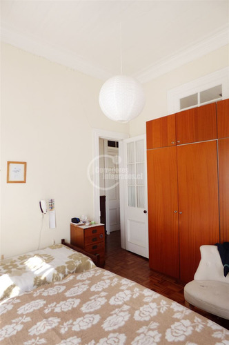 2 Pisos, 7 Dorm. Con Gran Patio En Valparaíso