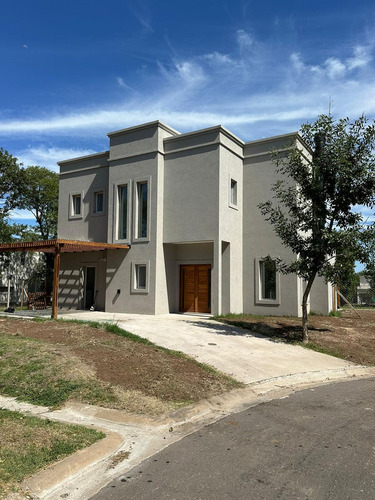 Casa En  Venta A Estrenar En Sta Guadalupe, Pilar Del Este.