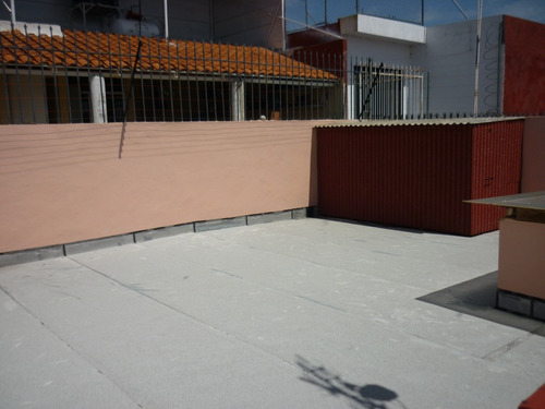 Imagen 3 de 14 de Una Casa Reforzada Con 4 Columnas.