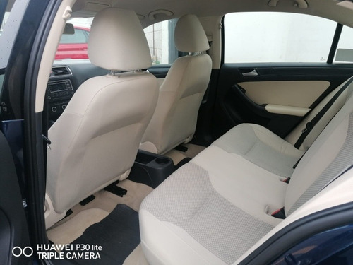 Imagen 6 de 9 de Volkswagen Jetta 2013 2.5 Style 5vel Mt