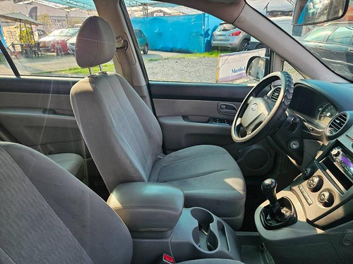 Kia Carens GSL LX 2.0 MT AC