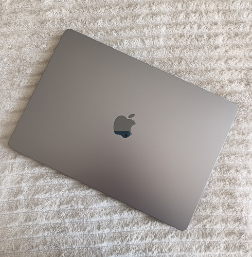 Apple Macbook Air 15 A3114 Chip M3 8gb 256 Gb Gris Espacial (Usado)