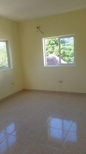 Imagen 1 de 14 de Se Renta Casa De 3 Habitaciones En Residencial Cerrado